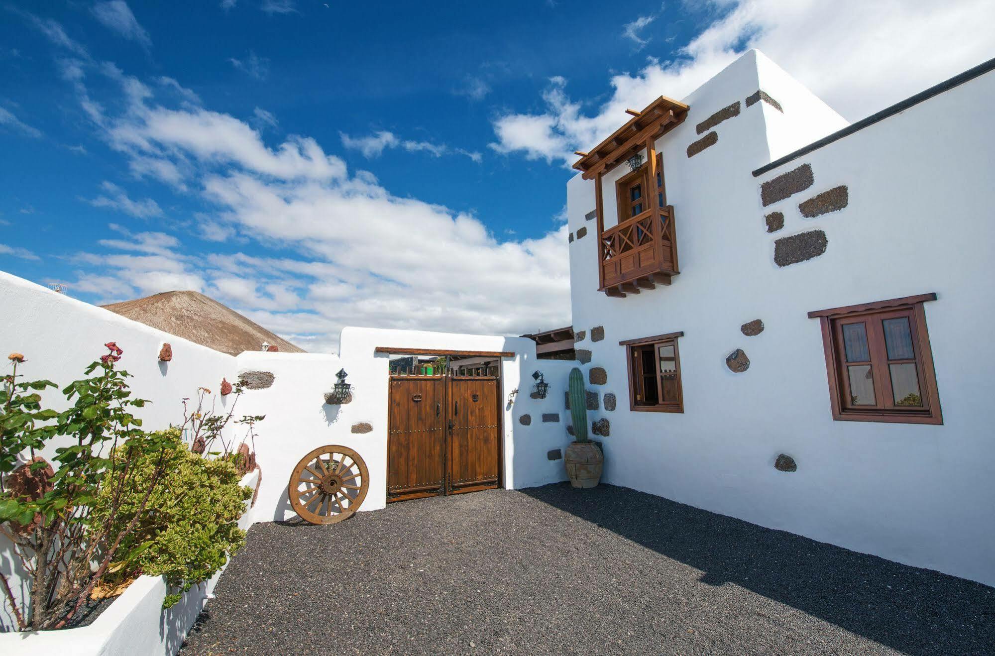 Гостевой дом Casa Emblematica Garaday Lanzarote Тинахо Экстерьер фото